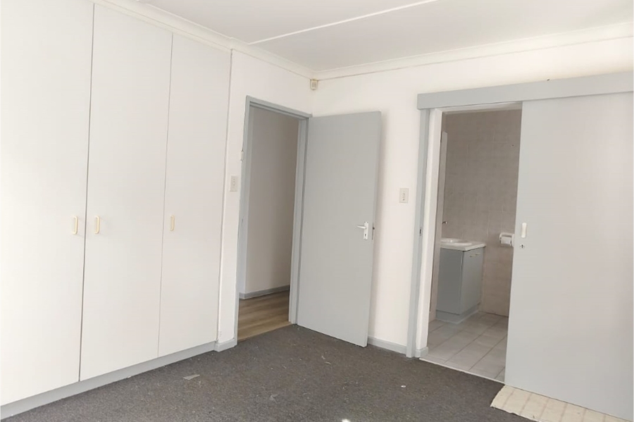 To Let 4 Bedroom Property for Rent in Heather Park Western Cape